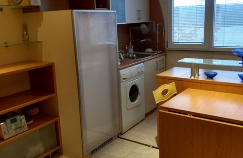 Vratsa Apartment | Charming 1-bedroom apartment-city Vratsa, 4 min to city center, AC, WiFi 60 Mbps