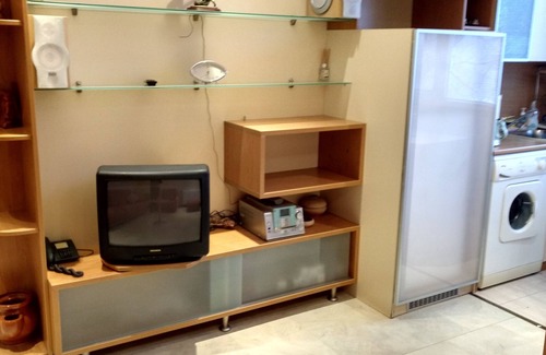 Vratsa Apartment | Charming 1-bedroom apartment-city Vratsa, 4 min to city center, AC, WiFi 60 Mbps