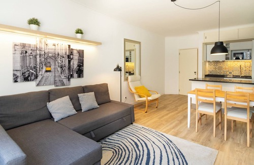 Parede Apartment | Charming 1-bedroom apartment with AC, WiFi in welcoming Parede