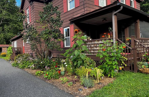 Lenox Dale Apartment | Charming 1-bedroom apartment in wonderful Lenox Dale