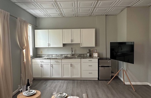 Scranton Bed & Breakfast | Charming 1-bedroom B&B with WiFi and AC in Scranton