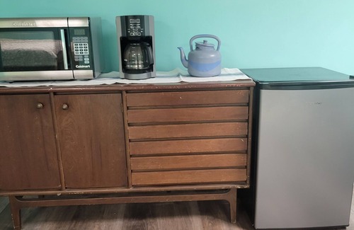 Lansdowne Apartment | Charming 1-Bedroom Basement Apartment with AC, WiFi in lovely Lansdowne