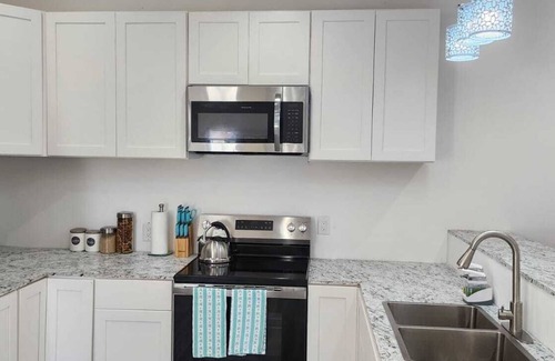 Rokers Point Condo | Charming 1-bedroom Beachfront condo in serene Steventon