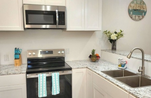 Rokers Point Condo | Charming 1-bedroom Beachfront condo in serene Steventon