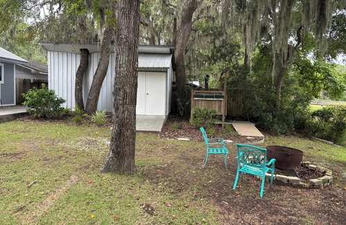 Midway Ski Chalet | Charming 1-bedroom chalet, Outdoor Shower TOO! Near Savannah