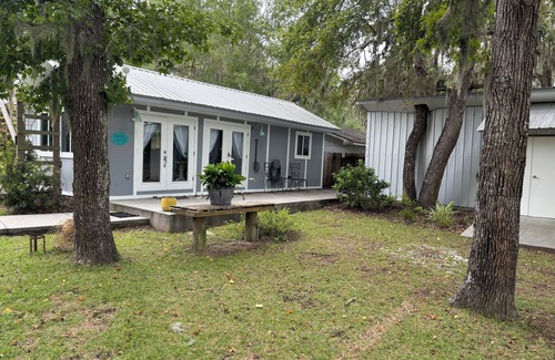 Midway Ski Chalet | Charming 1-bedroom chalet, Outdoor Shower TOO! Near Savannah
