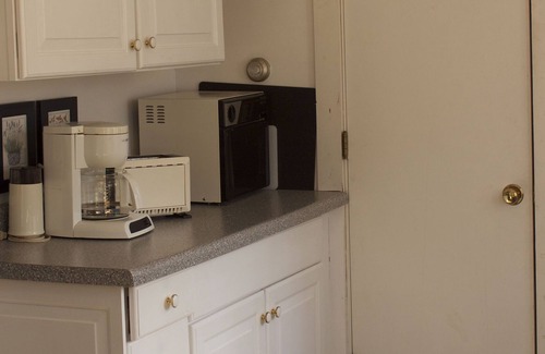 Glenn House | Charming 1-bedroom cottage near Lake Michigan