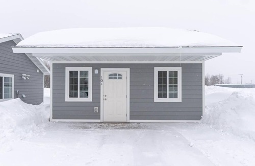 Laurium Cottage | Charming! 1 Bedroom Cottage- ski, snowmobile,Mountain bike