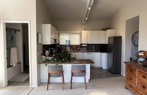 Central Malibu Cottage | Charming 1-bedroom cottage in serene Malibu with WiFi