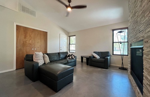 South Manchaca House | Charming 1-bedroom guest apartment in terrific South Central Austin