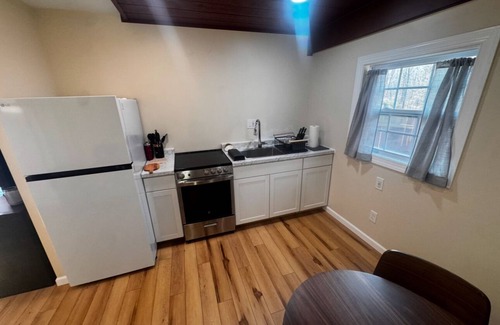 Haywood House | Charming 1-bedroom house with WiFi, AC in Pleasant Rixeyville, VA on 13 acres!
