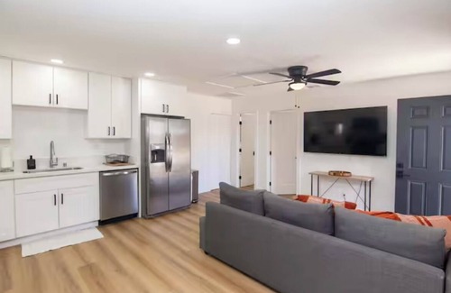 City Heights House | Charming 1-bedroom house in Beautiful San Diego with WiFi, AC