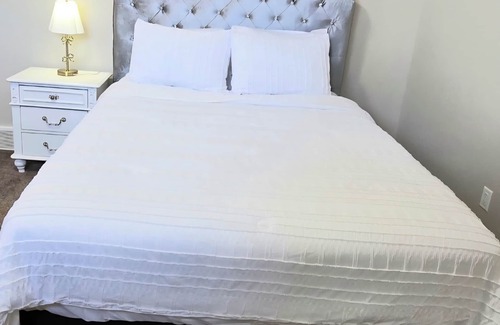 Lyalta House | Charming 1-bedroom house with WiFi, AC in delightful Delacour