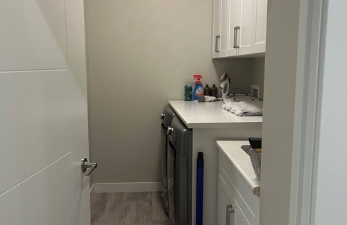Brandon House | Charming 1-bedroom house with AC and high speed WiFi/cable in pleasant Brandon