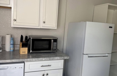 Greater Northdale House | Charming 1-bedroom in Tampa with WiFi, Pool, Fitness, and walkable to Lake Park