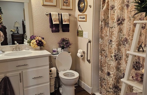 Eaton House | Charming 1-bedroom inlaw suite in wonderful Severance with WiFi, AC