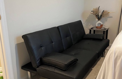 Milford House | Charming 1 bedroom suite in a townhome with WiFi and AC in fabulous Milford