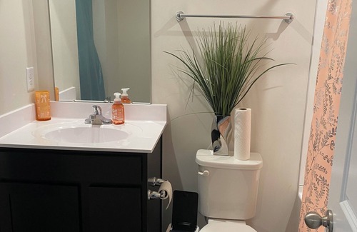 Milford House | Charming 1 bedroom suite in a townhome with WiFi and AC in fabulous Milford