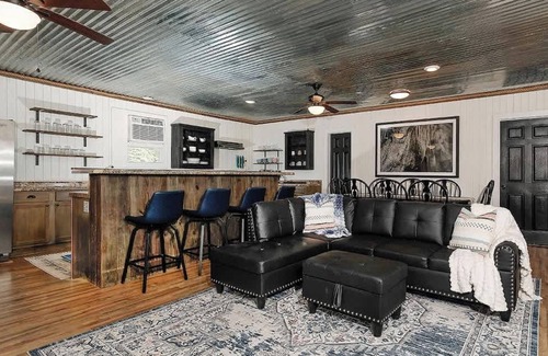 Centerville House | Charming 1-bedroom house in Centerville with AC