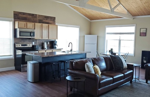 Charlestown House | Charming 1-bedroom carriage house in delightful Charlestown with WiFi, AC
