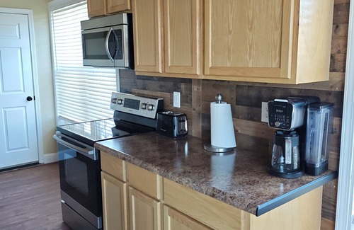Charlestown House | Charming 1-bedroom carriage house in delightful Charlestown with WiFi, AC
