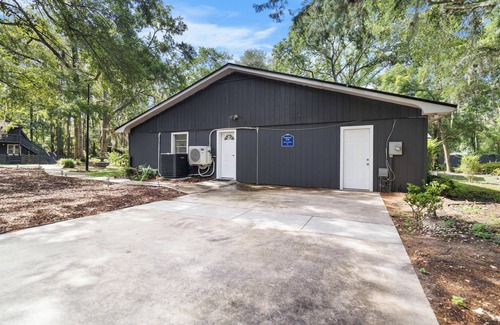 Northside Apartment | Charming 1-bedroom apartment in peaceful Jacksonville with WiFi, AC