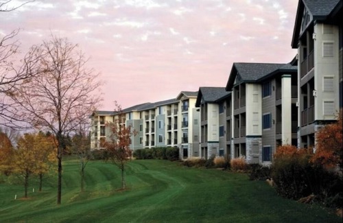 Lake Geneva Apartment | Charming 1-bedroom apartment with AC, fitness room in lovely Lake Geneva