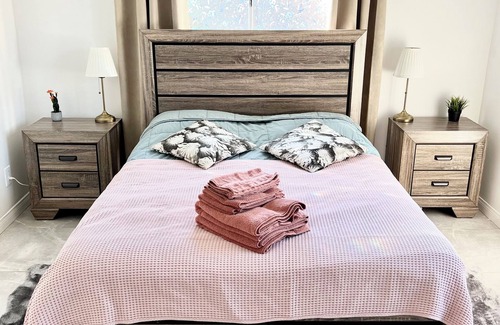 North Hills West House | Charming 1-bedroom house in amazing Los Angeles with AC, WiFi