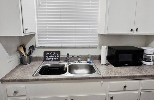 Koreatown Apartment | Charming 1-bedroom Apartment near Silverlake