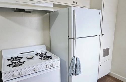 Koreatown Apartment | Charming 1-bedroom Apartment near Silverlake