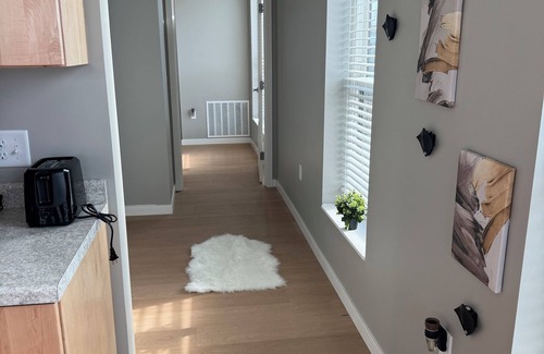Minneapolis Apartment | Charming 1-bedroom apartment with WiFi, AC in amazing Minneapolis 5 mins to DWTN
