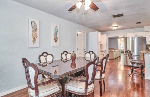 Temple Crest House | Charming 12-Guest Home with Pool & Fenced Backyard