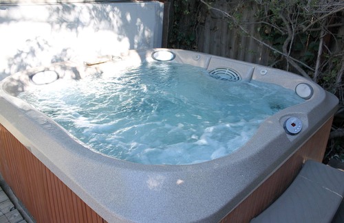 Laguna House | Charming 1917 Craftsman Bungalow - Full Garden & Hot Tub, 6 blocks to Downtown