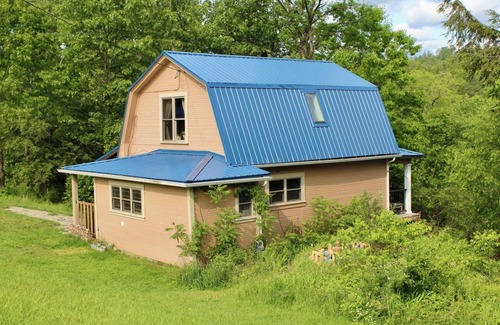 Widnoon House | Charming 1920s Hillside Home Overlooking Valley and Rails-To-Trails