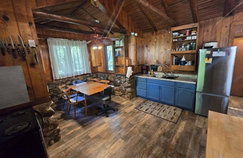 Tomahawk Cabin | Charming 1940s Cabin on Mohawksin, Firepit, Kayaks/Canoes Incl. Close to Trails