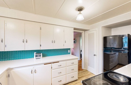 Eugene House | Charming 1950s remodeled home close to park, with WiFi, piano, deck