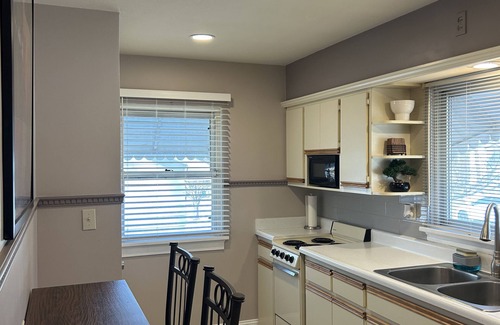 Edwardsville House | Charming 1BR Near Historic Downtown Edwardsville & SIUE