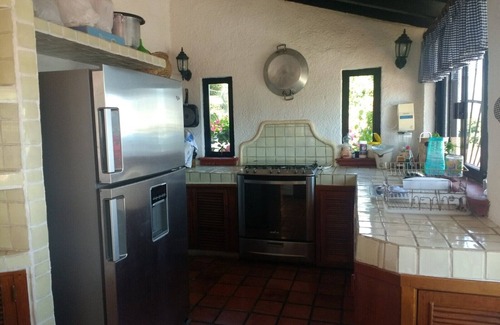 Caleta Villa | Charming 2-bedroom villa in Acapulco enchanting views and access to the ocean