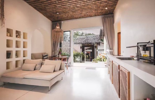 Haad Pleayleam House | Charming 2-BR Seaside Haven