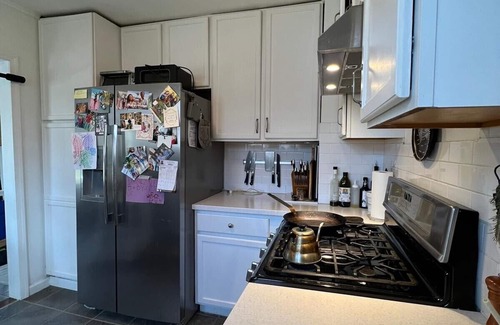 Atlantic Highlands House | Charming 2-bedroom house in Atlantic Highlands close to beach, WiFi, AC.