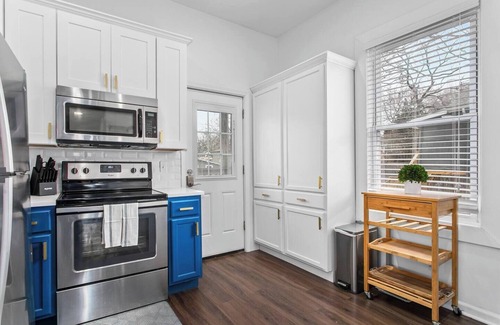Rosedale Apartment | Charming 2 Bdrm Near KU! 17