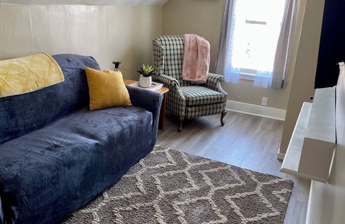 St. Albans Apartment | Charming 2-bedroom apartment in Saint Albans City