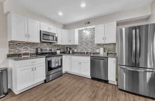 North Raleigh Apartment | Charming 2-bed 2-bath Apartment with WiFi, AC in lovely North Hills, Raleigh