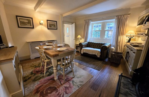 Shepley Cottage | Charming 2 Bed Cottage, Enclosed Garden & Courtyard Nr Holmfirth, Holme Valley