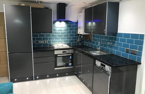 Sketty Apartment | Charming 2-Bed Flat in Swansea