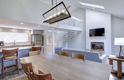 East Stroudsburg Villa | Charming 2-bedroom loft villa in East Stroudsburg with WiFi, fitness room