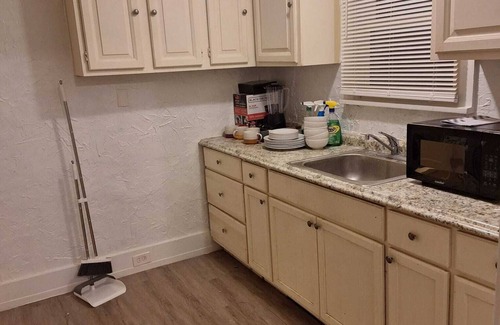 Garfield Heights Apartment | Charming 2-bedroom apartment with WiFi, AC in awesome Garfield Heights 27U