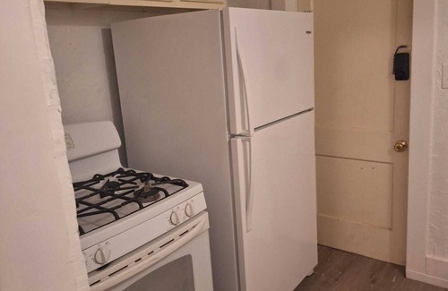 Garfield Heights Apartment | Charming 2-bedroom apartment with WiFi, AC in awesome Garfield Heights 27U