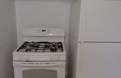 Garfield Heights Apartment | Charming 2-bedroom apartment with WiFi, AC in awesome Garfield Heights 27U