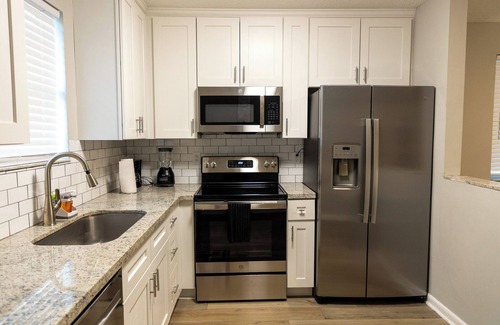 Ojus House | "Charming 2-Bedroom Home: 6 Min to Hollywood Beach"